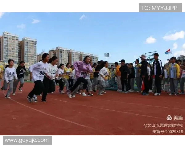 80后足球明星精彩合照回顾展现青春岁月与绿茵传奇的完美瞬间