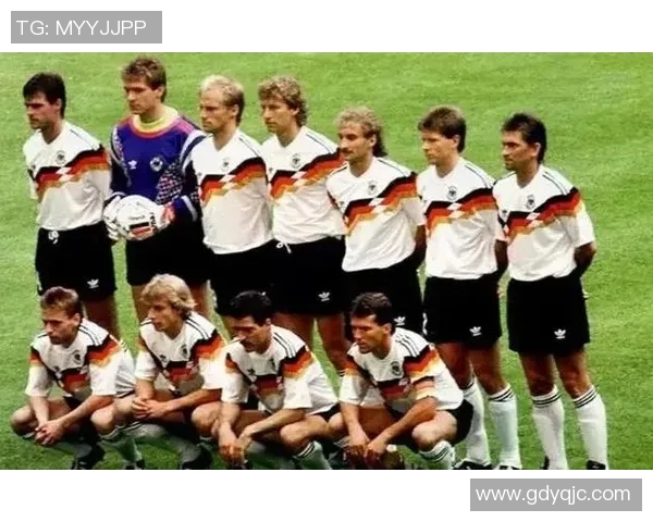 足球明星复古穿搭推荐让你重温经典风格与时尚魅力的完美结合